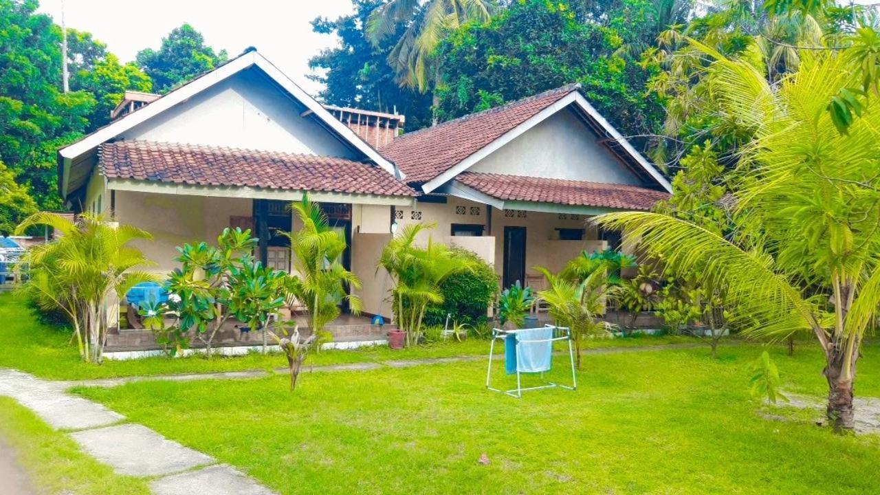 Kuta Lodge Homestay Exterior photo