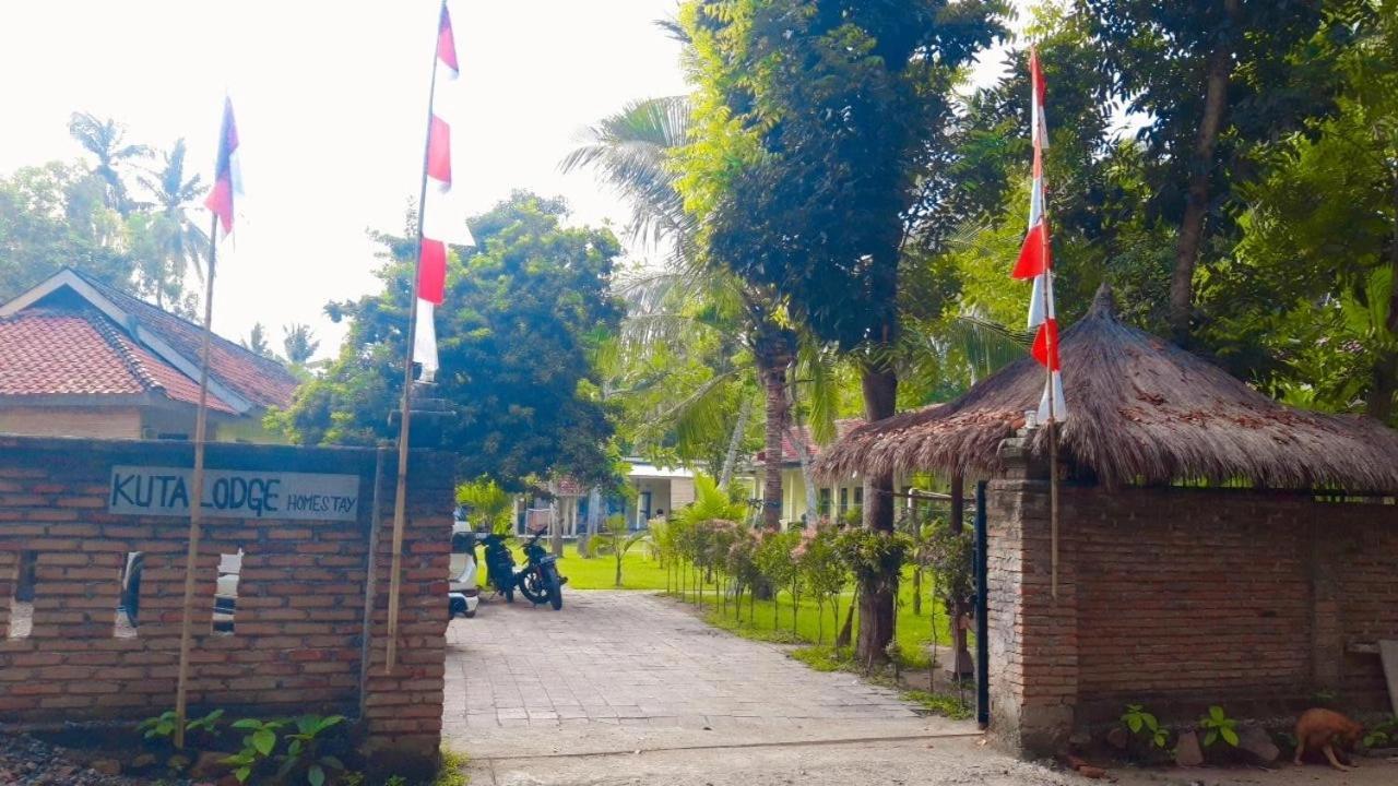 Kuta Lodge Homestay Exterior photo