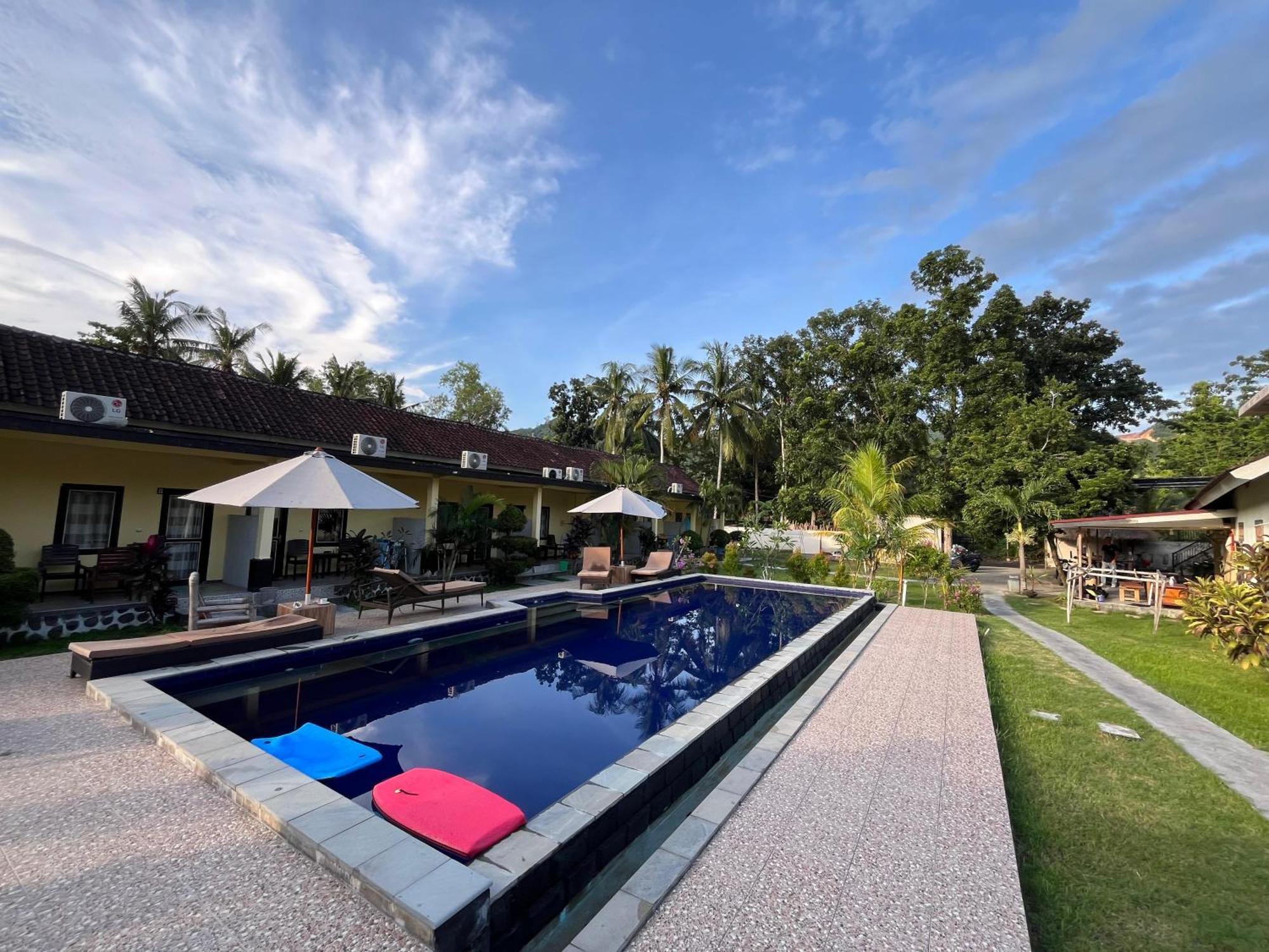Kuta Lodge Homestay Exterior photo